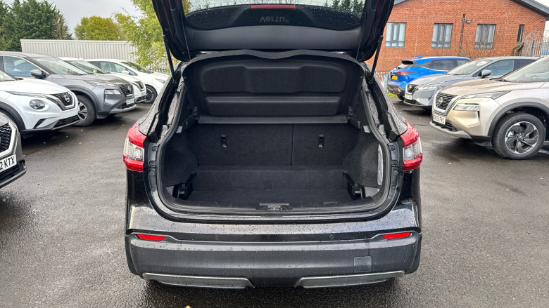 Nissan Qashqai 1.2 DiG-T N-Connecta 5dr Petrol Hatchback